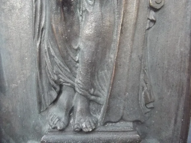 Volgens Jean Goujon (1510-1572) Bas-reliëfs in bronzen nimfen van de fontein van de onschuldigen (Parijs)