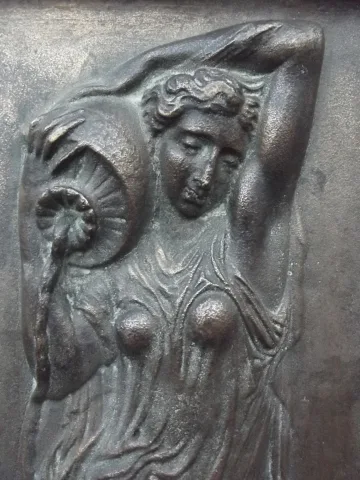 Volgens Jean Goujon (1510-1572) Bas-reliëfs in bronzen nimfen van de fontein van de onschuldigen (Parijs)