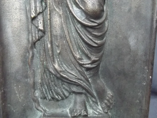 Volgens Jean Goujon (1510-1572) Bas-reliëfs in bronzen nimfen van de fontein van de onschuldigen (Parijs)