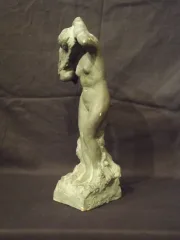 La donna che si sta vestendo "ha firmato G Laëthier