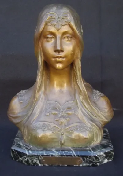 V. CONSTANT (XIX - XX) Büste der jungen Frau in Bronze.