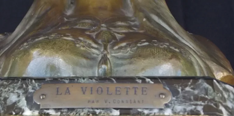 V. CONSTANT (XIX - XX) Büste der jungen Frau in Bronze.