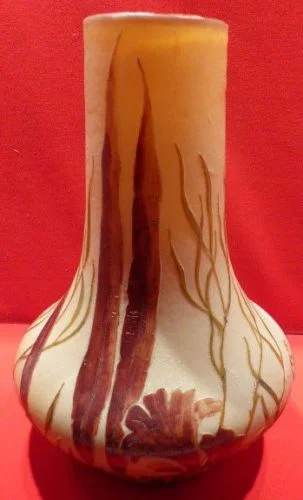 Vase en pâte de verre signé Legras  à décor gravé à l'acide d'algues et de plantes aquatiques sur fond opacifié jaune orangé