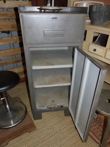 Ancienne console d’atelier en métal   industriel 1950