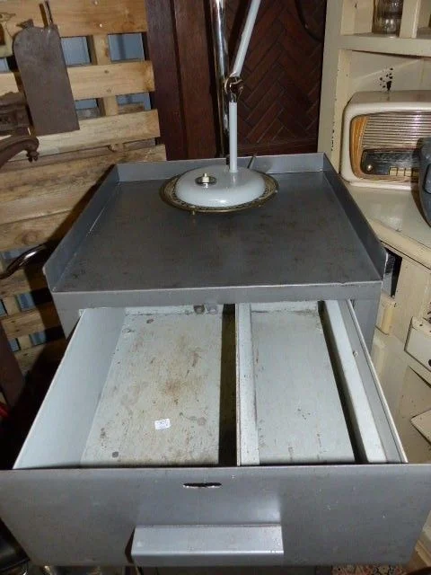 Ancienne console d’atelier en métal   industriel 1950