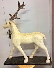 Sculpture d'un cerf en resine travail vers 1960