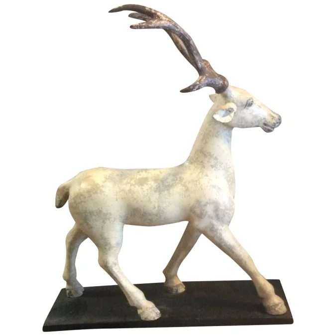 Sculpture d'un cerf en resine travail vers 1960