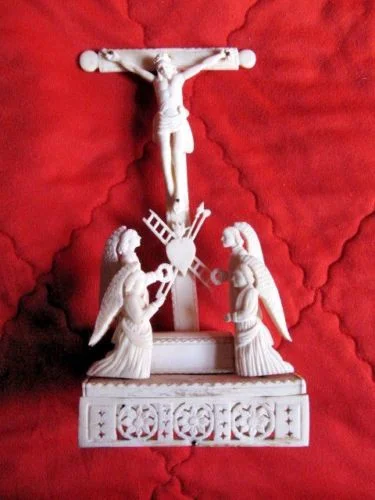 crucifix  Ancien sculpté Indo-Portugais  origine Goa  fin 18ème