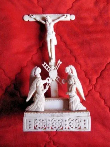 crucifix  Ancien sculpté Indo-Portugais  origine Goa  fin 18ème