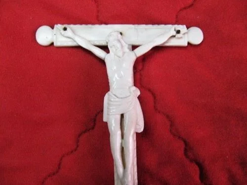 crucifix  Ancien sculpté Indo-Portugais  origine Goa  fin 18ème