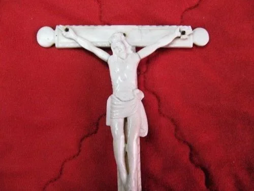 crucifix  Ancien sculpté Indo-Portugais  origine Goa  fin 18ème