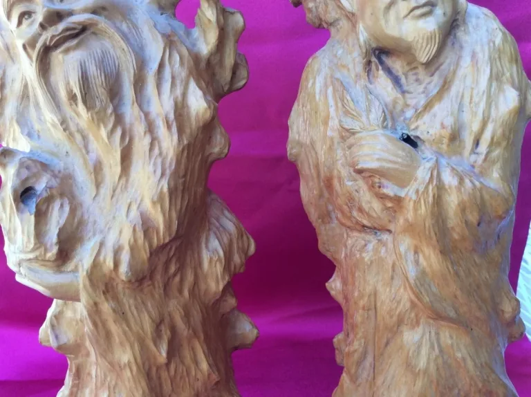 Paire de sages sculptés dans racine Chine  début XXème