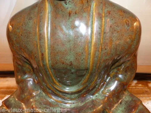 statue d'art d'Asie elle représente un Bouddha assis en train de méditer année 1970  1980