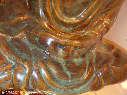 statue d'art d'Asie elle représente un Bouddha assis en train de méditer année 1970  1980
