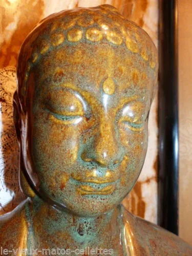 statue d'art d'Asie elle représente un Bouddha assis en train de méditer année 1970  1980