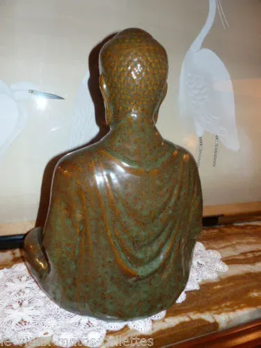 statue d'art d'Asie elle représente un Bouddha assis en train de méditer année 1970  1980