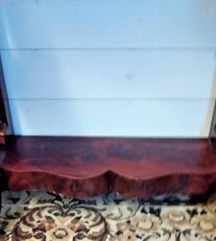 Petite console ouvrant par un tiroir en ceinture Empire en acajou 19ème