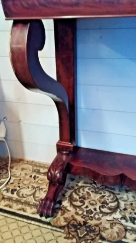 Petite console ouvrant par un tiroir en ceinture Empire en acajou 19ème