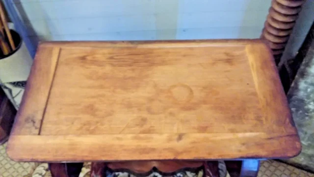 Petite console ouvrant par un tiroir en ceinture Empire en acajou 19ème