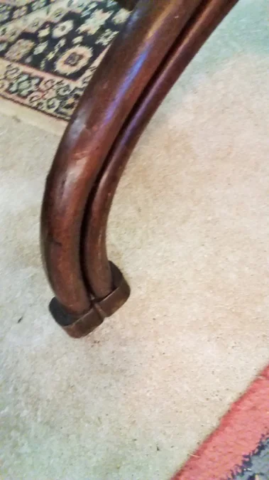 Porte manteau en hêtre modèle "Perroquet" en bois courbé foncé à huit patères style Thonet début 20ème