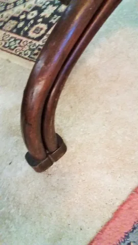 Porte manteau en hêtre modèle "Perroquet" en bois courbé foncé à huit patères style Thonet début 20ème