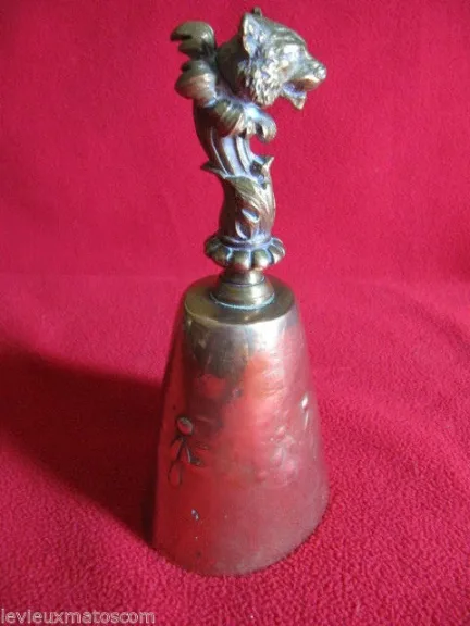 Cloche de table de chasse tête de loup en bronze 19ème