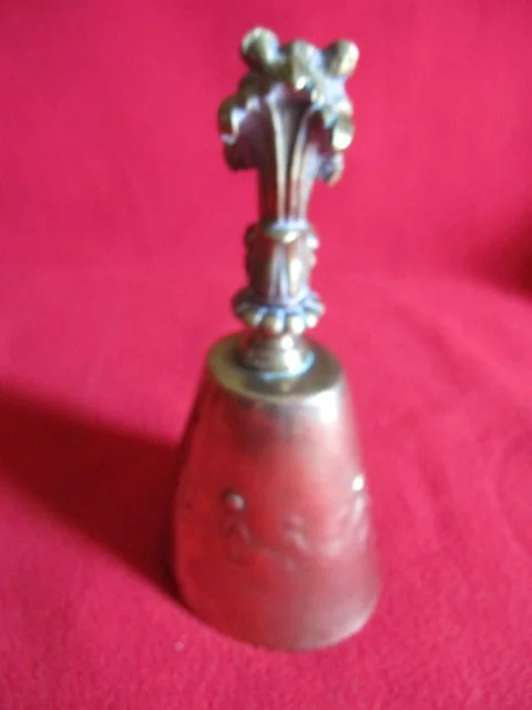 Cloche de table de chasse tête de loup en bronze 19ème