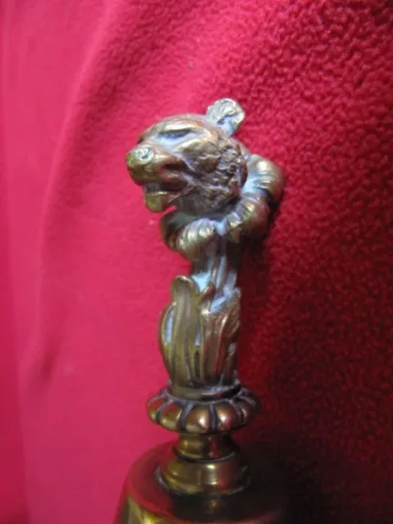 Cloche de table de chasse tête de loup en bronze 19ème