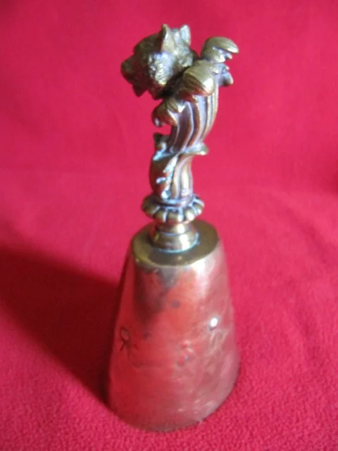 Cloche de table de chasse tête de loup en bronze 19ème