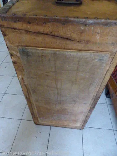 Coffre de voyage style gothique en bois et cuir cloutés fin XVIIIème N°3