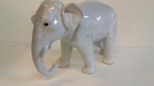 Eléphant en porcelaine style Copenhague début 20ème