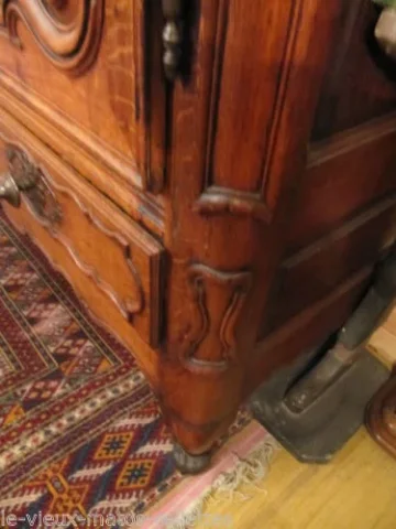 Armoire régionale de mariage en chêne époque 18ème