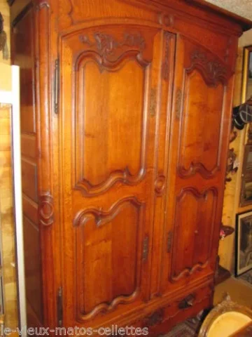 Armoire régionale de mariage en chêne époque 18ème