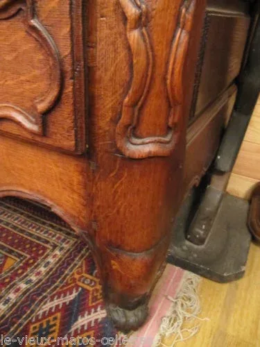 Armoire régionale de mariage en chêne époque 18ème