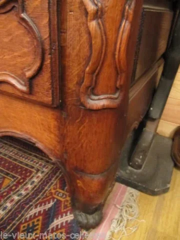 Armoire régionale de mariage en chêne époque 18ème
