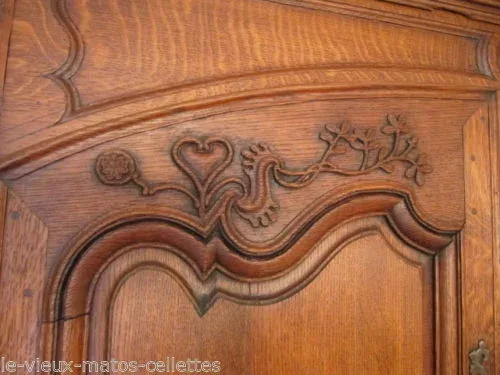 Armoire régionale de mariage en chêne époque 18ème