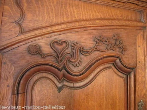 Armoire régionale de mariage en chêne époque 18ème