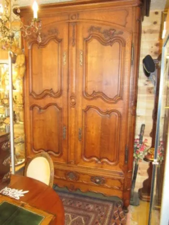 Armoire régionale de mariage en chêne époque 18ème