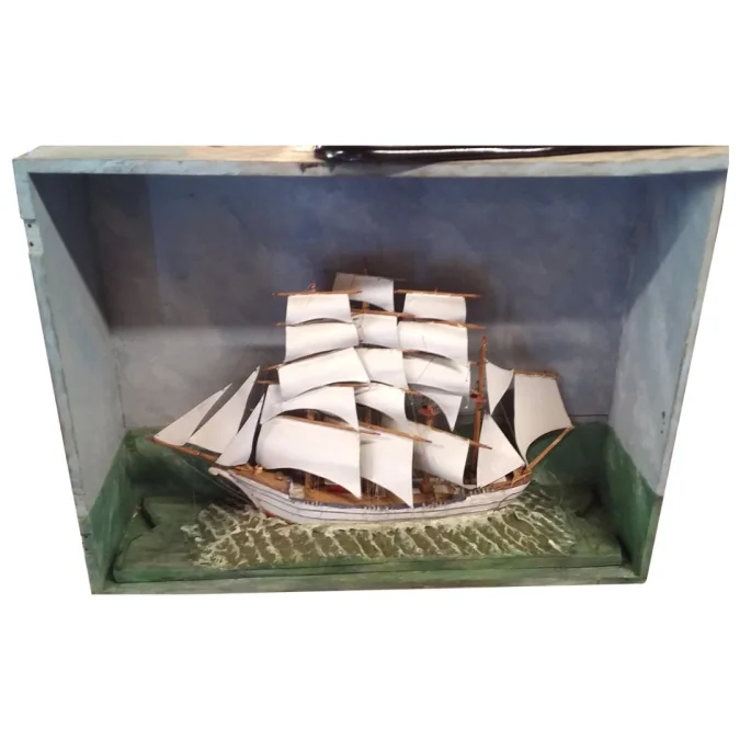 Diorama avec maquette de bateau a voiles fin 19ème