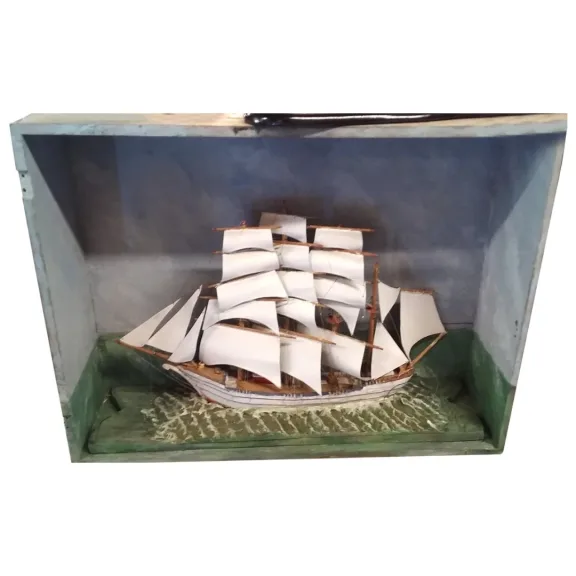 Diorama avec maquette de bateau a voiles fin 19ème