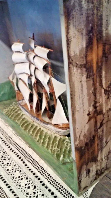 Diorama avec maquette de bateau a voiles fin 19ème