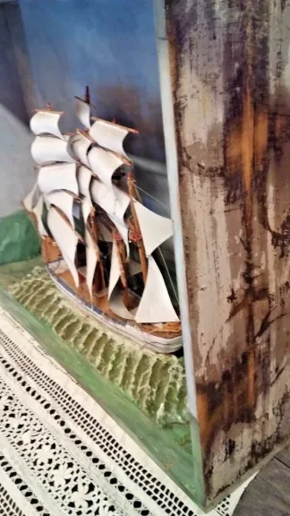 Diorama avec maquette de bateau a voiles fin 19ème