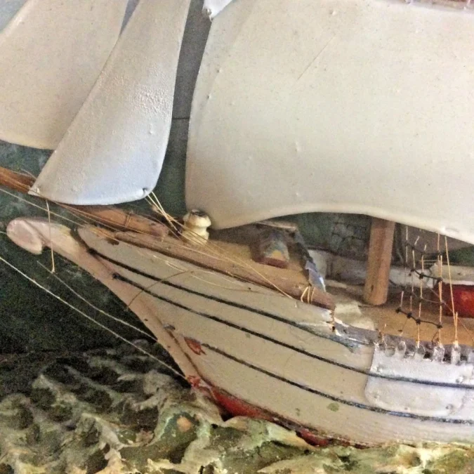 Diorama avec maquette de bateau a voiles fin 19ème