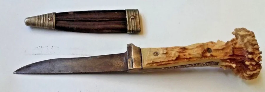 Couteau de chasse dit de bottes lame fixe
