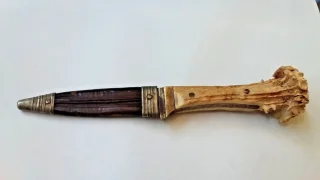Couteau de chasse dit de bottes lame fixe