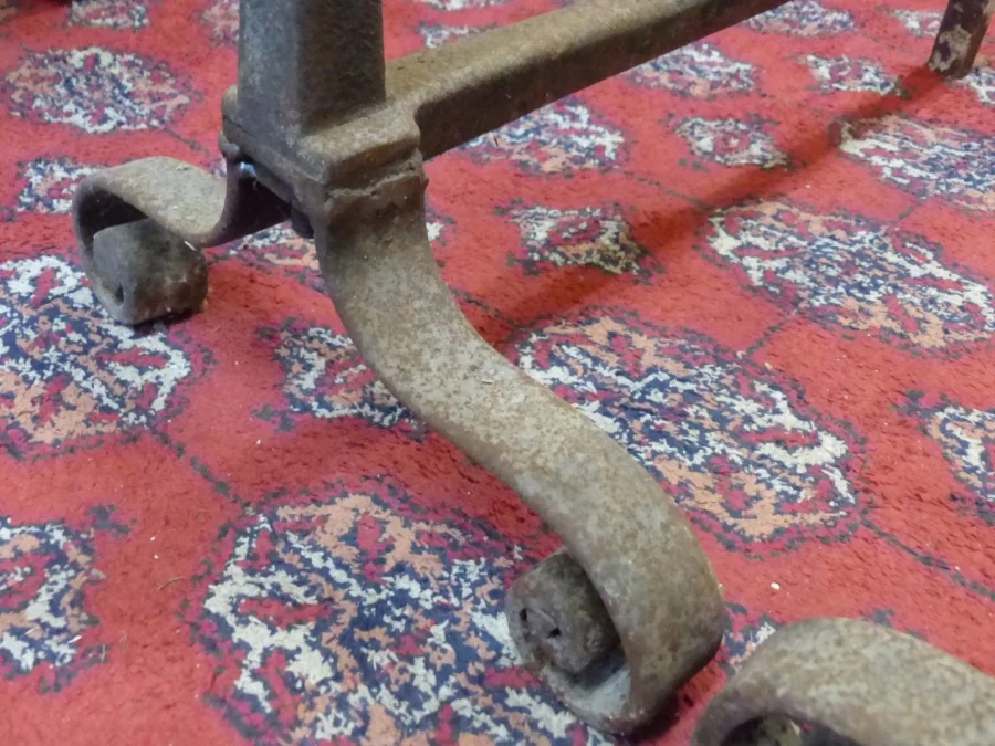 Paire de grand chenets ou landiers d'époque Louis XIV