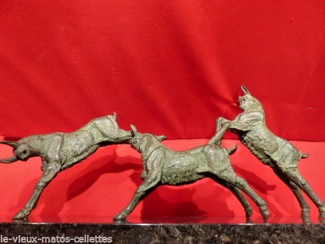 Groupe de 3 chèvres qui font la cabriole époque art déco en bronze signé "leducq"