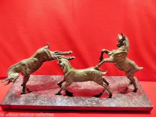 Groupe de 3 chèvres qui font la cabriole époque art déco en bronze signé "leducq"
