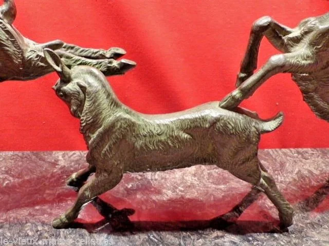 Groupe de 3 chèvres qui font la cabriole époque art déco en bronze signé "leducq"