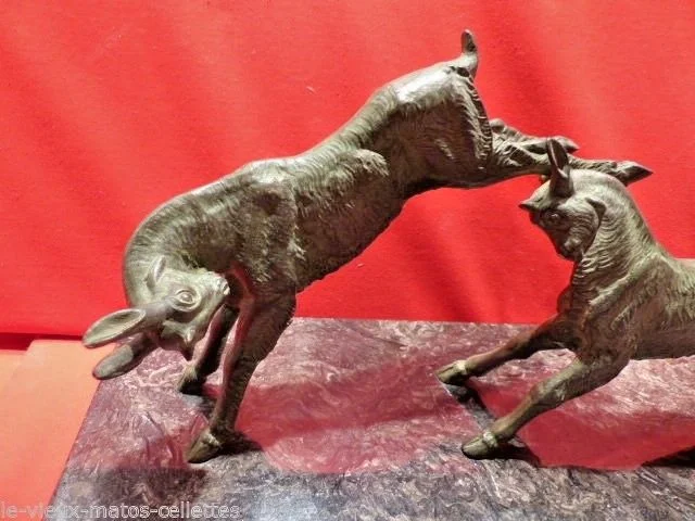 Groupe de 3 chèvres qui font la cabriole époque art déco en bronze signé "leducq"